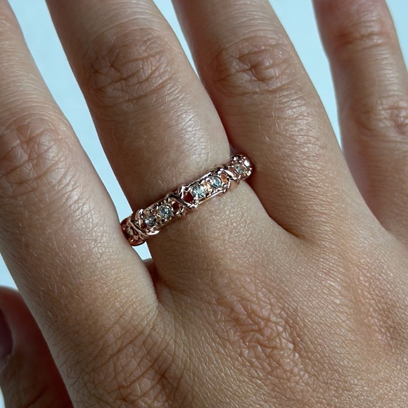 New very Sparkly Shiny Gold 14k plated Ring - Picture 2 of 10